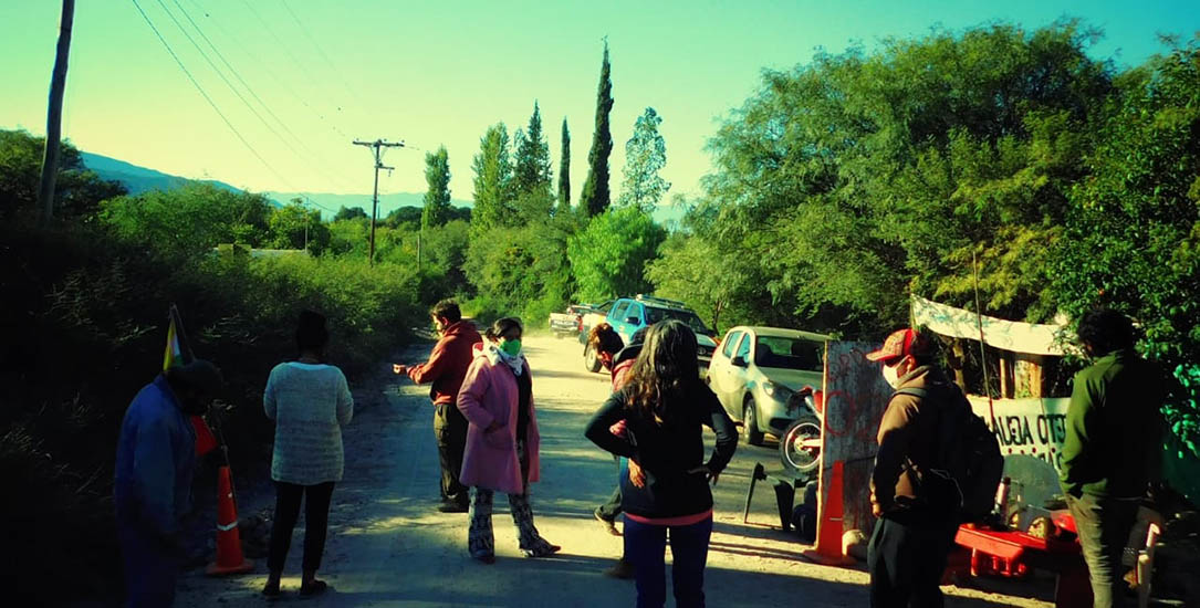 Catamarca: dos pobladores embestidos por un auto minero en Andalgalá