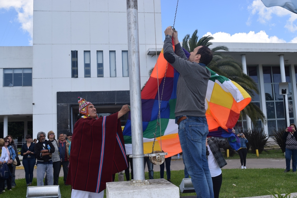 Hacia una universidad intercultural que incluya a los pueblos originarios