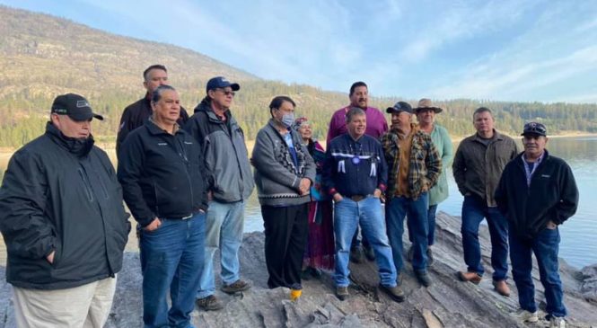 El cazador indígena que ‘revivió’ a su pueblo en Canadá