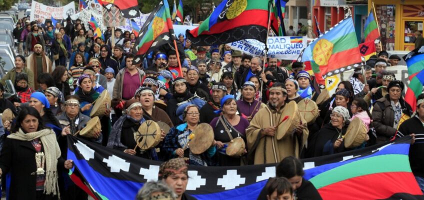Repudian un manual escolar que omite al pueblo mapuche