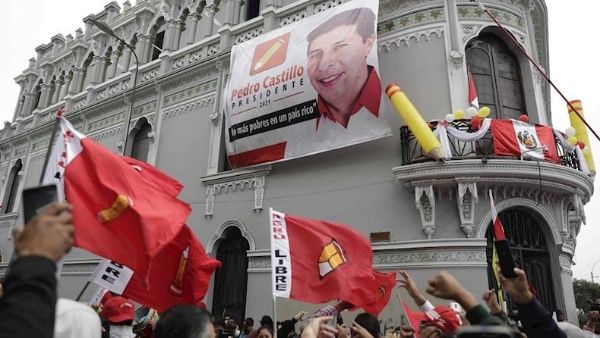 Con más del 97% de actas procesadas Pedro Castillo sigue liderando la elección presidencial de Perú