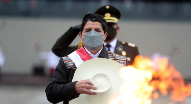 Perú en la encrucijada y sin luna de miel: ¿las señales de un ‘golpe por goteo’ contra Pedro Castillo?