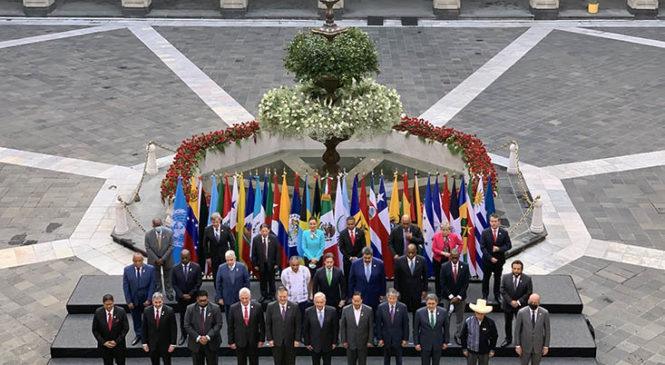 Uruguay y Paraguay friccionan la cumbre de la Celac y defienden a la OEA