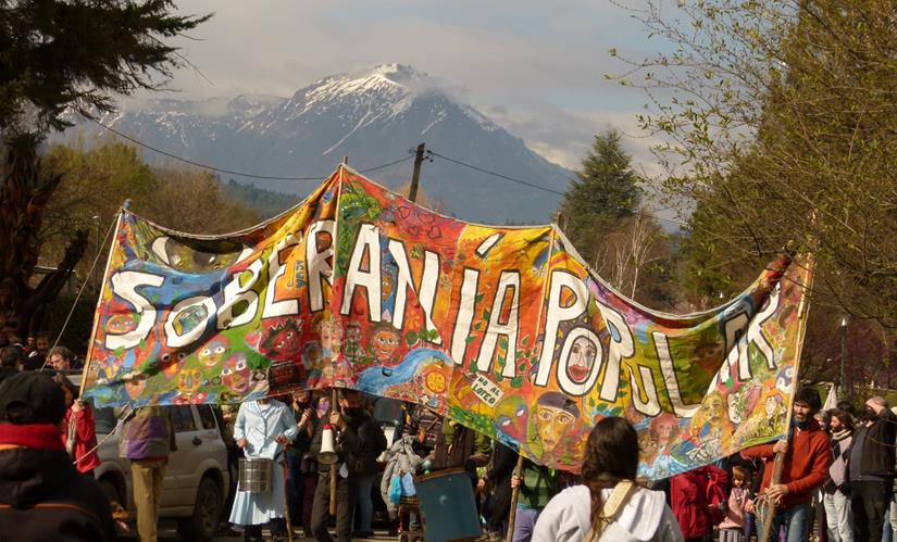 El Bolsón: Marcharon contra la urbanización en el Cerro Perito Moreno
