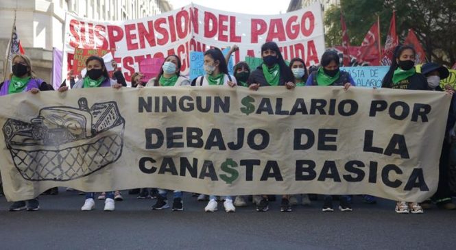 Miles de trabajadores ocupados y desocupados exigieron un salario mínimo de $70.000