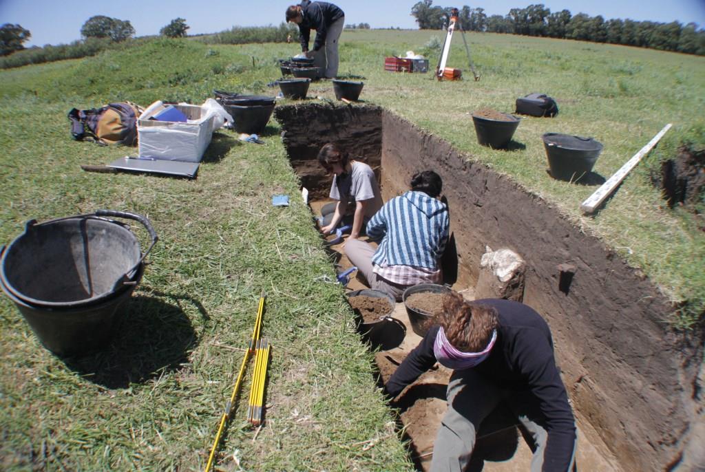 Tres Arroyos: piden la restitución de los restos óseos del sitio arqueológico Arroyo Seco