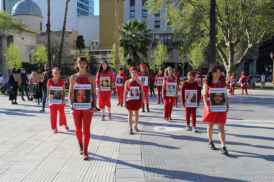 Performance en Plaza de Mayo contra la trata de personas