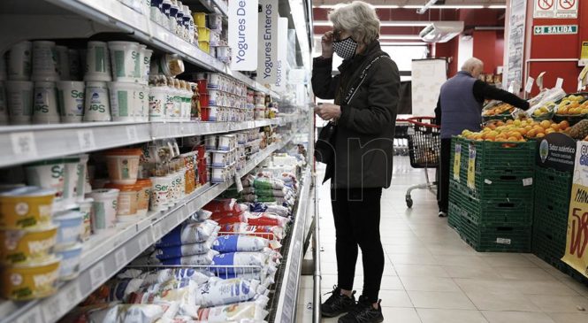 El Gobierno retrotrajo precios de 1.432 productos al 1 de octubre
