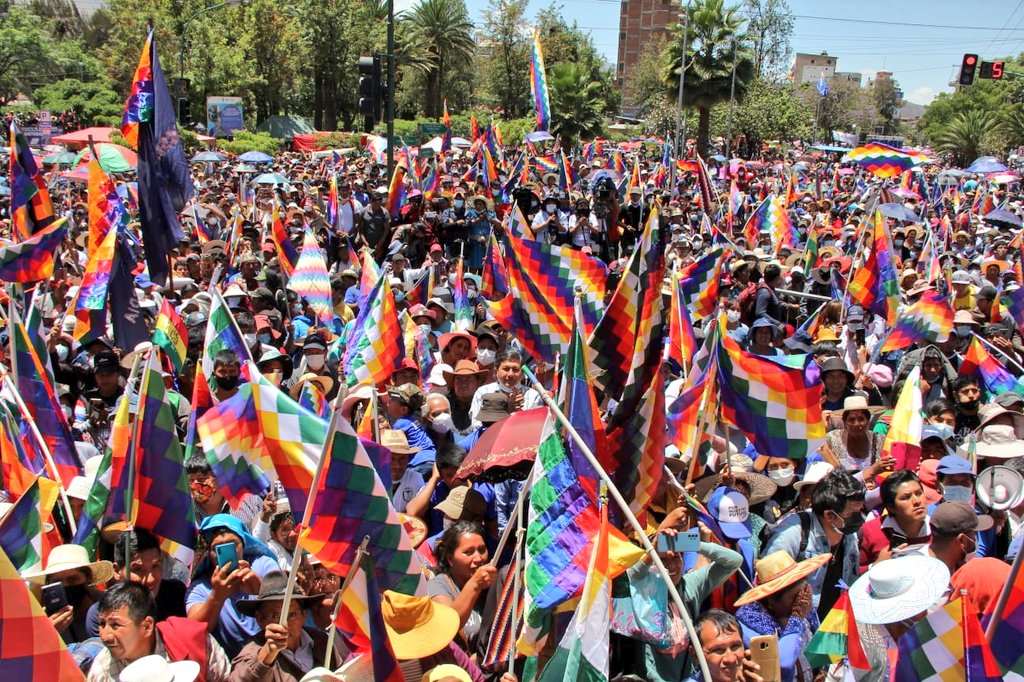 Bolivia: Wiphalazo de repudio al racismo