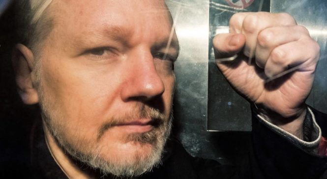 “Lo aíslan, lo mantienen en un limbo”: Relator especial de la ONU condena las torturas a Julian Assange