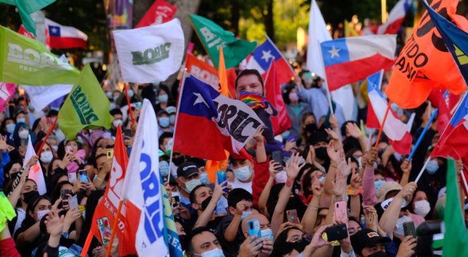 El fracaso de la ultraderecha chilena con su manual Bannon y los fake news en la elección presidencial