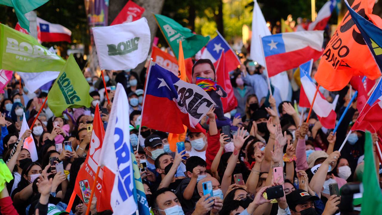 El fracaso de la ultraderecha chilena con su manual Bannon y los fake news en la elección presidencial