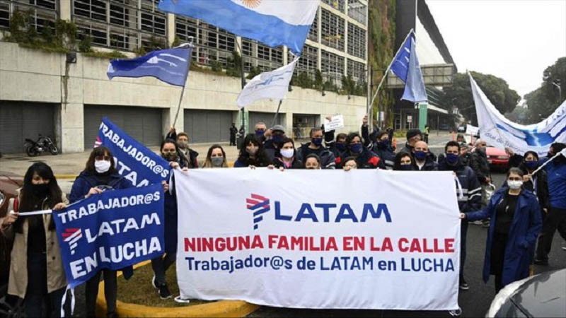 Movilización de trabajadores de Latam al Aeroparque Jorge Newbery