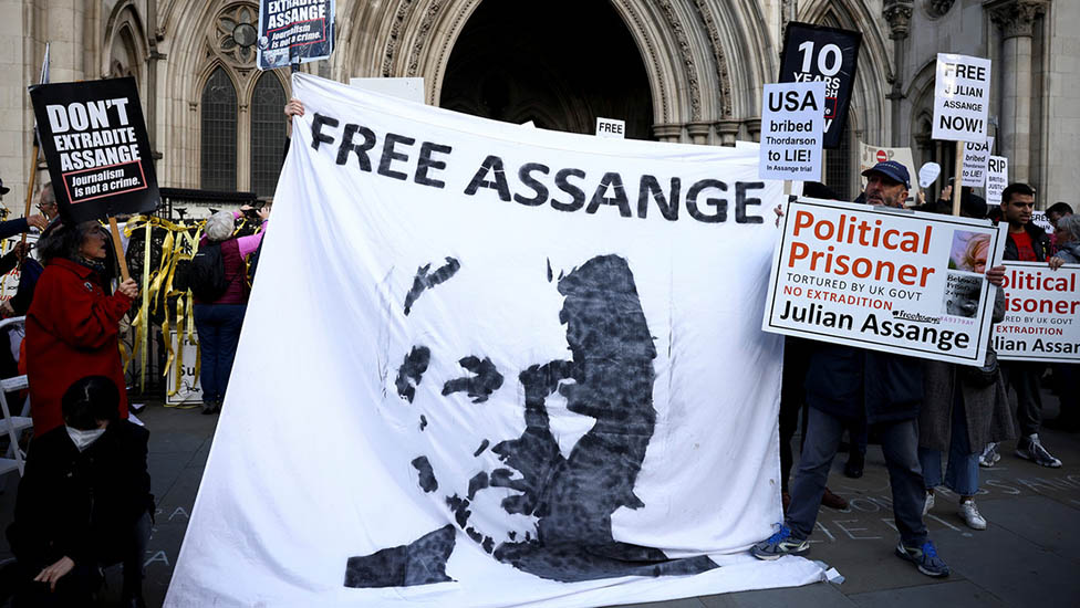 ¡Dejen de criminalizar a la prensa!: La persecución de Biden contra Julian Assange