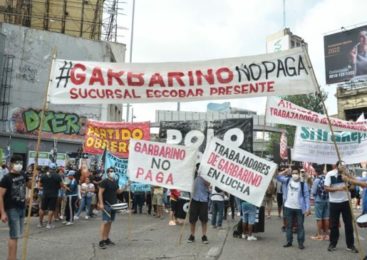 Trabajadores de Garbarino marchan al Ministerio de Trabajo de la Nación
