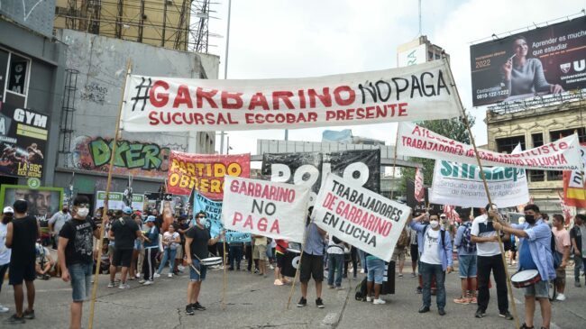 Trabajadores de Garbarino marchan al Ministerio de Trabajo de la Nación