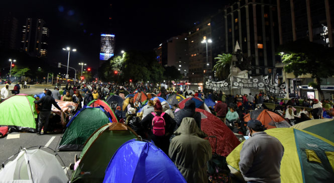 Acampe frente al Ministerio de Desarrollo Social