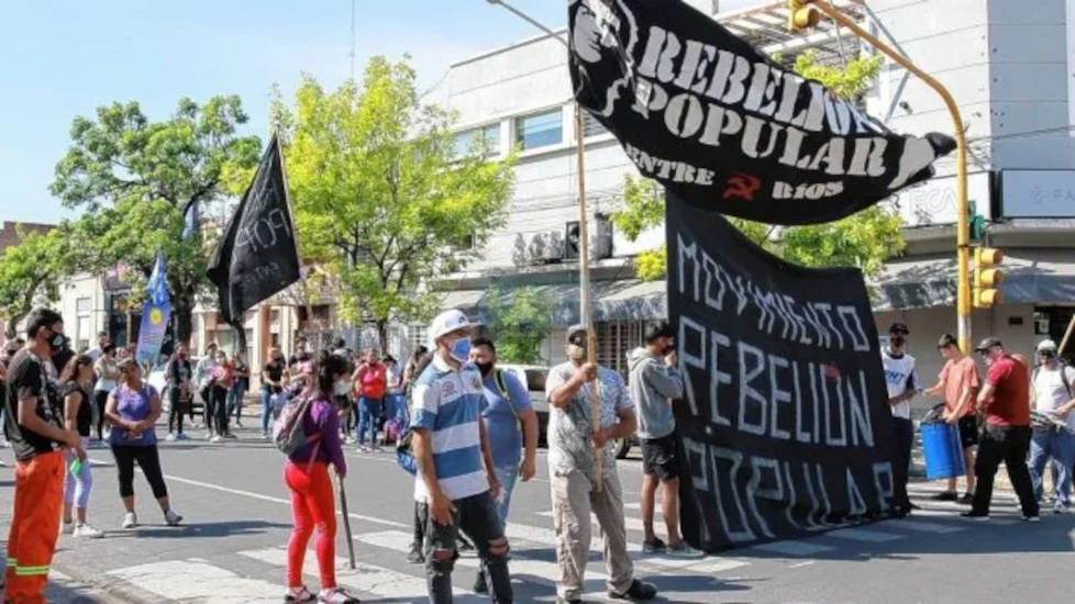 Detienen a militante de Rebelión Popular en Paraná por pintar contra el FMI