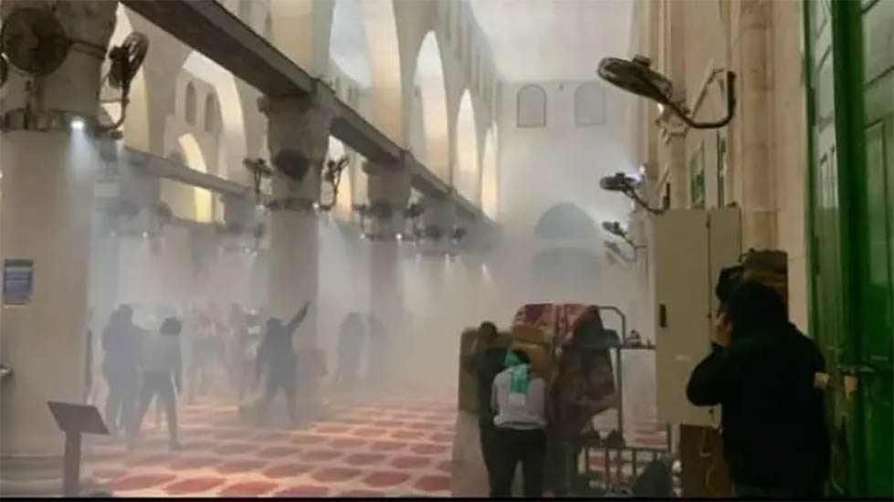 Una irrupción israelí en la mezquita de Al-Aqsa deja 150 personas heridas