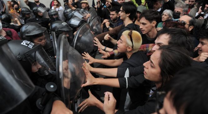 INCAA: Represión a trabajadores que reclamaban contra el desfinanciamiento del cine argentino