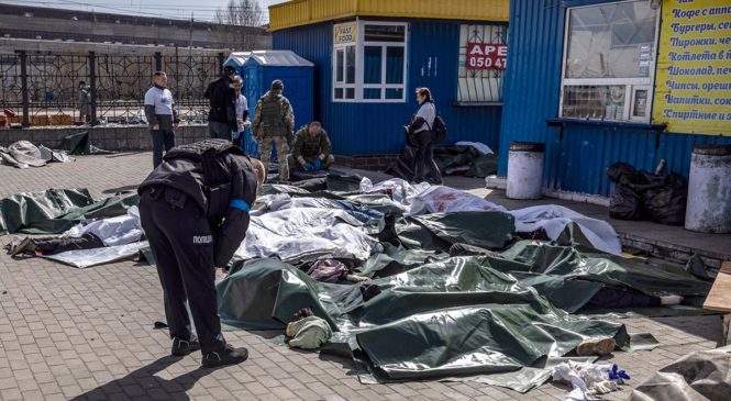 Ucrania y Rusia se tensan por ataque a estación de tren que dejó al menos 50 muertos y 100 heridos