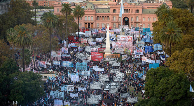 Con un masivo acto concluyó la Marcha Federal en Plaza de Mayo