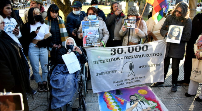 Homenaje a Reinaldo Ortega en la ronda de las Madres