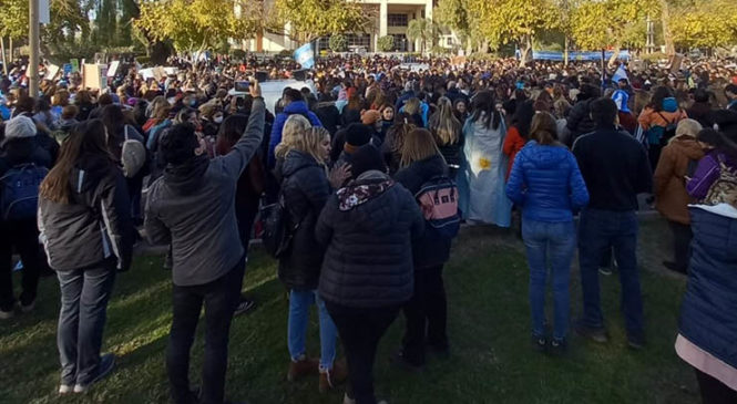 San Juan: Docentes autoconvocados volvieron a las calles por sus salarios