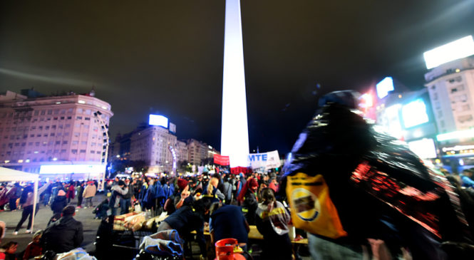Frazadazo en el Obelisco