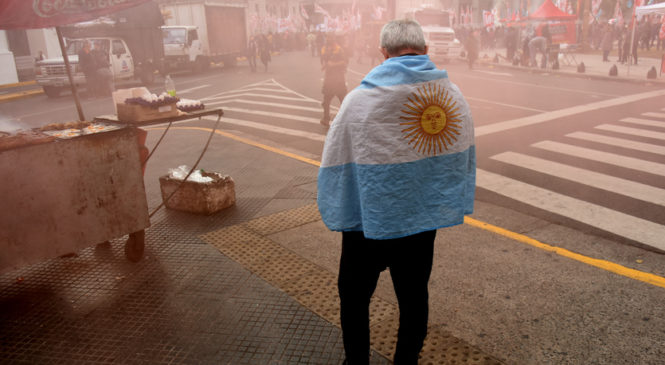 Banderazo de la derecha en Plaza de Mayo