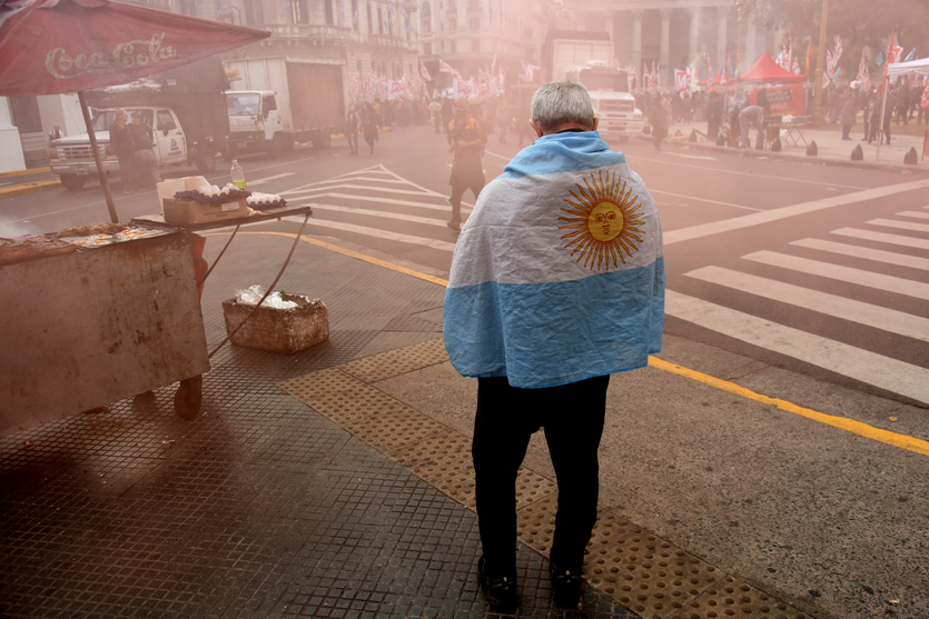 Banderazo de la derecha en Plaza de Mayo