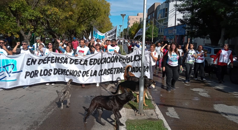 Río Negro: Docentes cumplen paro de 48 horas por recomposición salarial