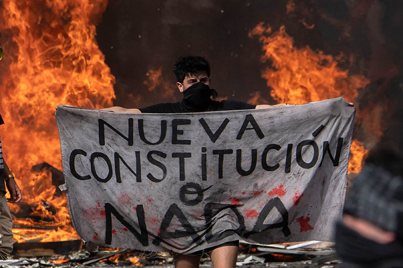 Chile: Una Constitución que nace herida y a la que quieren operar en el Congreso