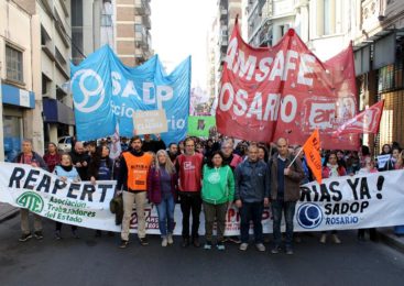Rosario: Una multitud se movilizó por la reapertura de la paritaria provincial