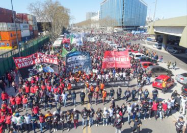 Movimientos populares y la CTA Autónoma marcharon con fuertes críticas al gobierno nacional