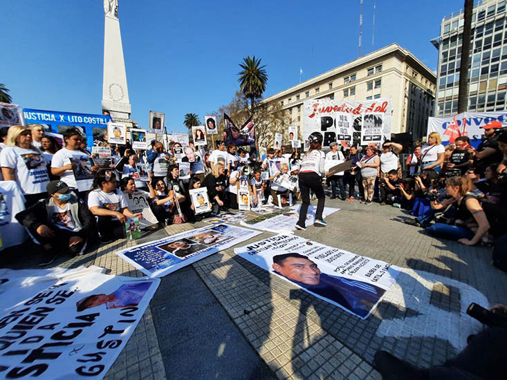 En una nueva jornada de repudio a los crímenes de Estado, el reclamo se hizo oír en Plaza de Mayo