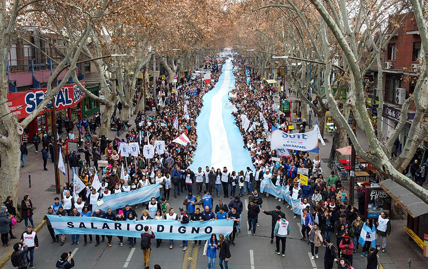 Sigue la rebelión estatal en Mendoza y el gremio docente convocó a un paro por 72 horas a partir del lunes