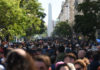 Manifestación en Plaza de Mayo en defensa de la democracia