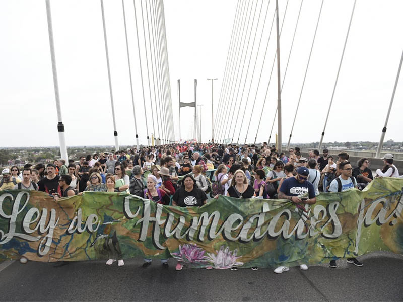 Rosario: masiva marcha por la aprobación de la ley consensuada de Humedales