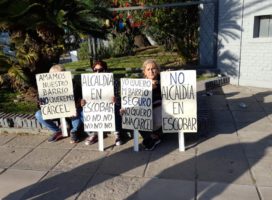 Manifestación en la Fiesta de la Flor contra la construcción de la alcaidía en Escobar