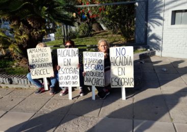 Manifestación en la Fiesta de la Flor contra la construcción de la alcaidía en Escobar