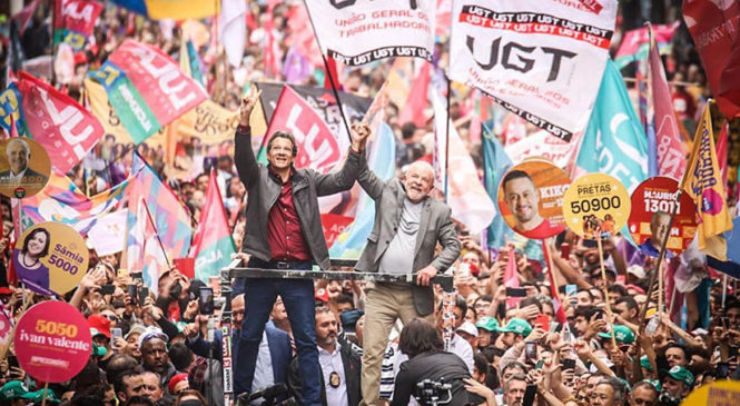 La remontada de Bolsonaro obliga a una segunda vuelta y compromete la reelección de Lula