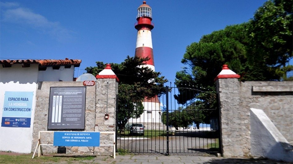 Negacionismo y violencia: dos hombres irrumpieron violentamente en el Faro por la Memoria de Mar del Plata