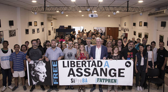 “La extradición de Assange supone una amenaza a las democracias y la libertad de prensa”