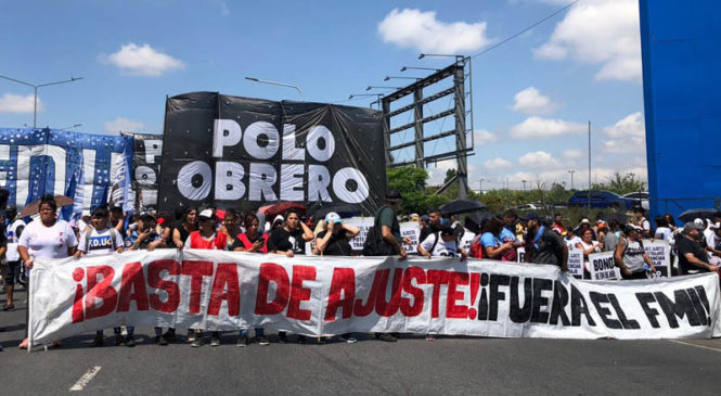Oficialismo y oposición sin grietas contra las organizaciones sociales
