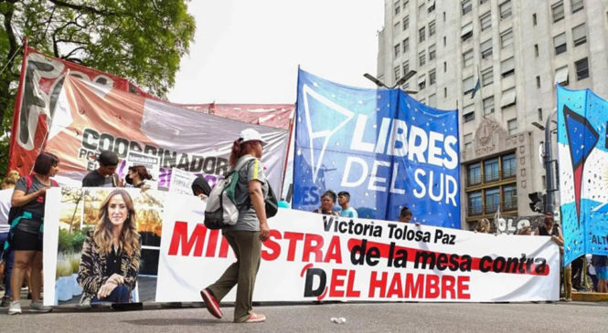 Todos los movimientos sociales se vuelcan a las calles ante la amenaza de bajas masivas en el Potenciar Trabajo