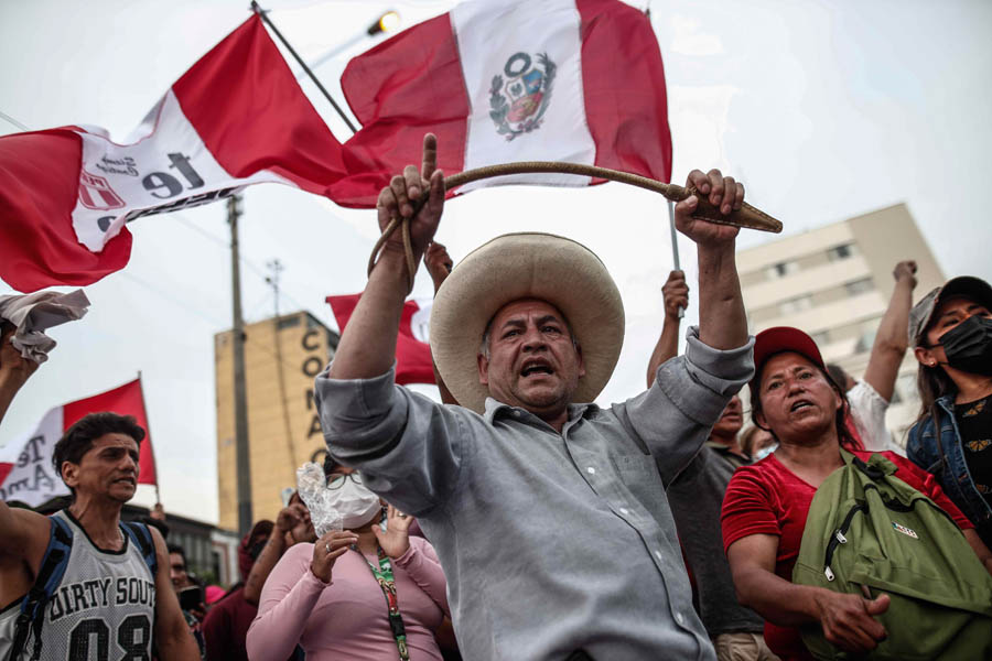 Continúan movilizaciones para exigir cierre del Congreso y nuevas elecciones en Perú