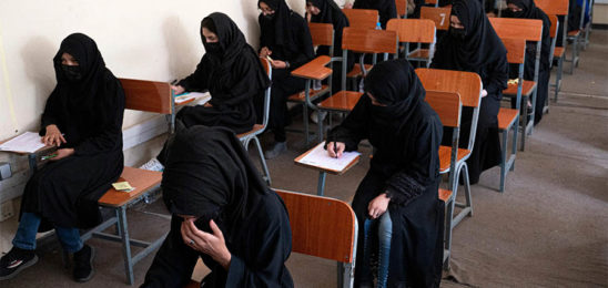 Afganistán: talibanes prohíben a las mujeres rindan el examen de acceso a la universidad