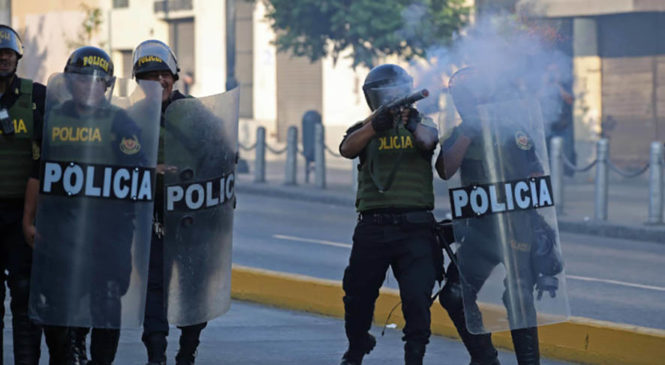 Perú. Lucha democrática y popular contra dictadura no cesa mientras Boluarte miente a prensa internacional y militariza Puno