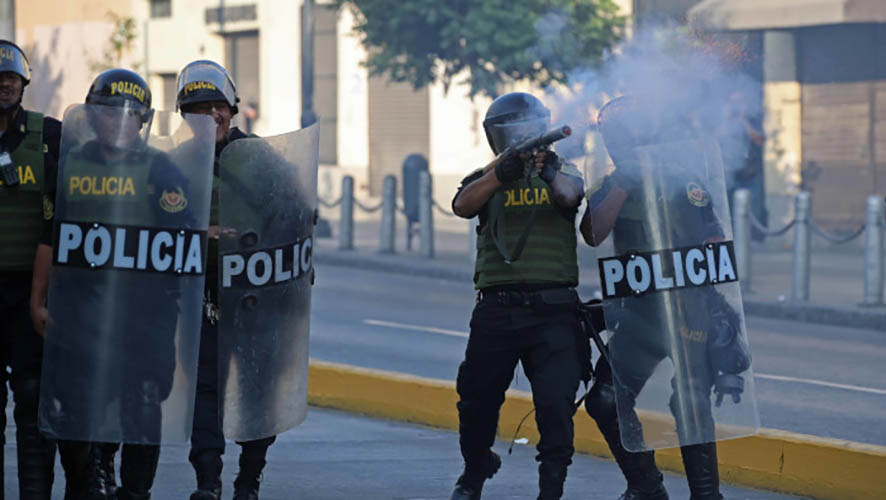 Perú. Lucha democrática y popular contra dictadura no cesa mientras Boluarte miente a prensa internacional y militariza Puno